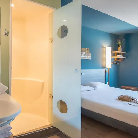 Отель Ibis Budget Portes Du Luberon