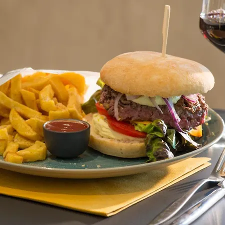 Ibis Budget Portes Du Luberon 2* Пертюи