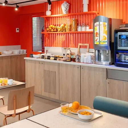 Ibis Budget Portes Du Luberon Пертюи