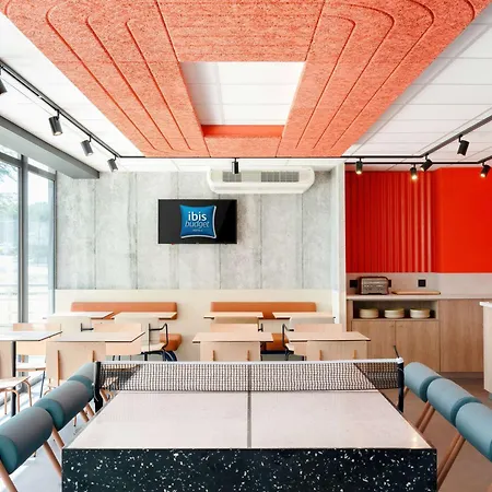 Отель Ibis Budget Portes Du Luberon Пертюи