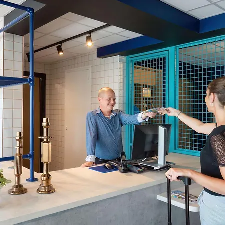 Отель Ibis Budget Portes Du Luberon