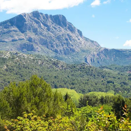 Ibis Budget Portes Du Luberon Пертюи