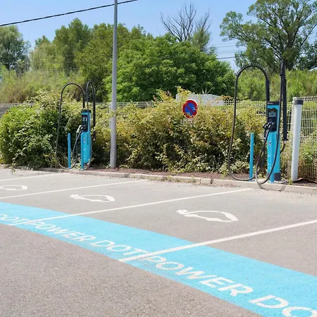 Ibis Budget Portes Du Luberon Пертюи