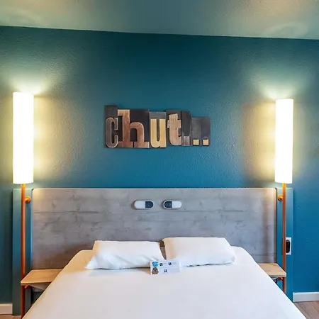 Отель Ibis Budget Portes Du Luberon 2*