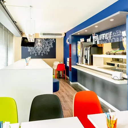 Отель Ibis Budget Portes Du Luberon