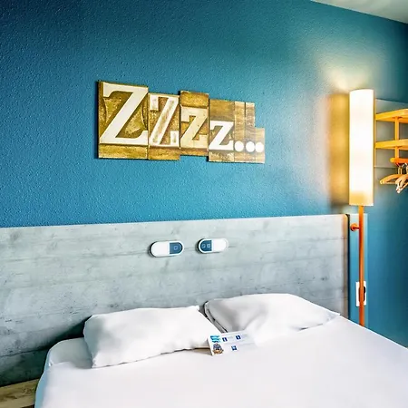 Отель Ibis Budget Portes Du Luberon