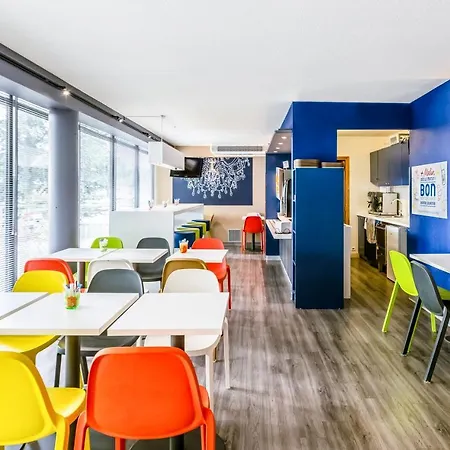 Отель Ibis Budget Portes Du Luberon 2*